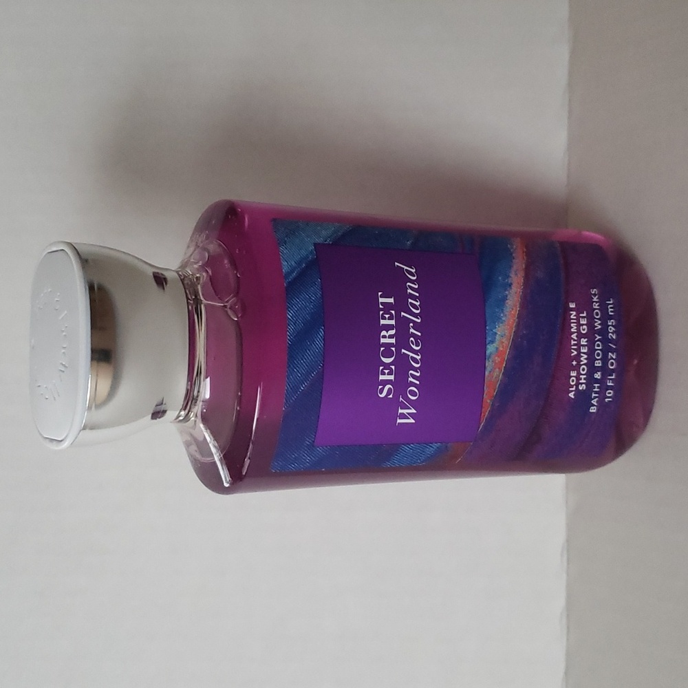Bath& Body Works ~ SECRET WONDERLAND Shower Gel
